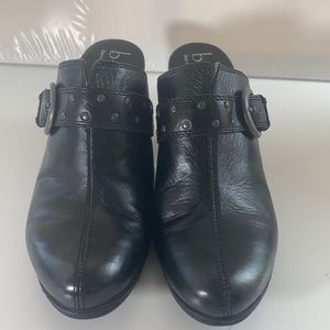 Woman’s Born Concepts Black Mule  Strap